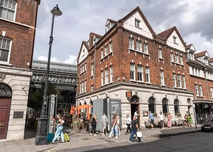 Stylist 2 Bedroom Apartment In Central London